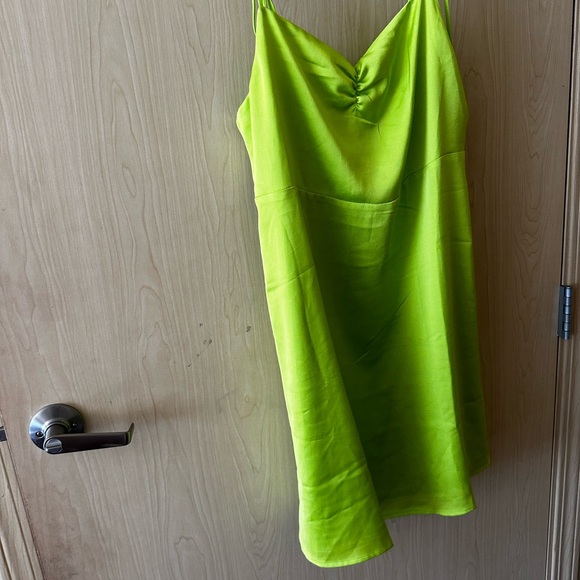 BP LIME DRESS - Picture 3 of 3